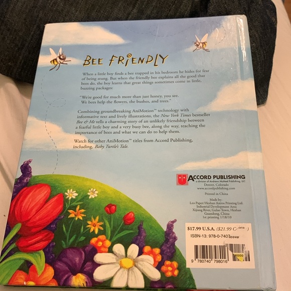 Bee & Me book - Picture 3 of 3